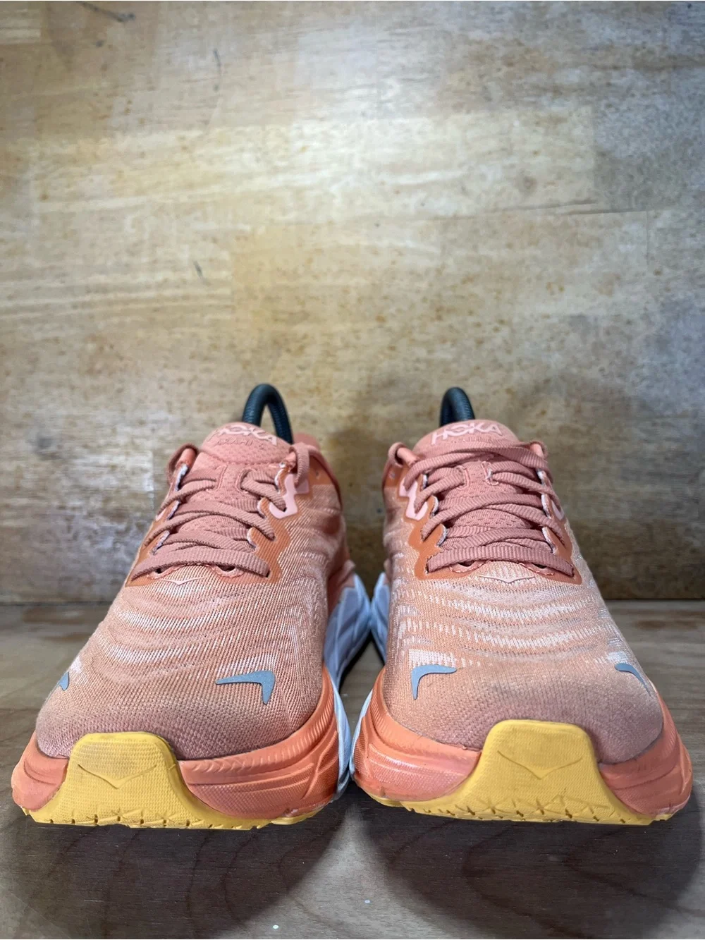 Hoka One One Arahi 6 Womens Size 7 Running Shoes Sneakers Sun Baked Orange